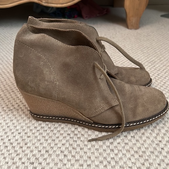 JCrew women’s platform Chukka boot - Picture 2 of 4
